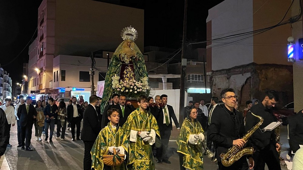 María Santísima de la Esperanza y la Misericordia recorre las calles de Adra en su Rosario Vespertino