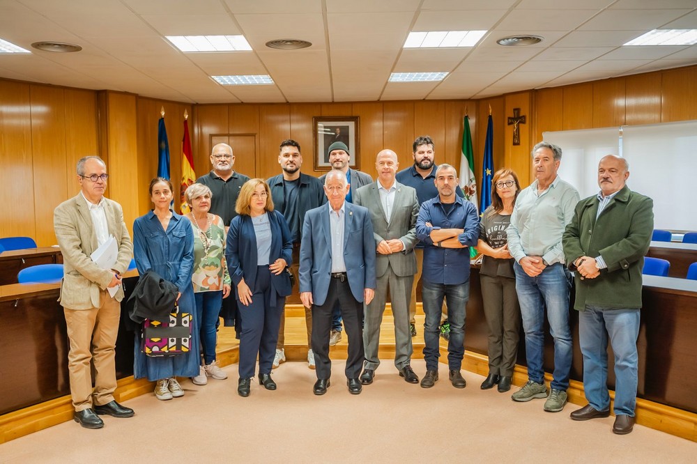 Firmado el contrato de adjudicación de 16 nuevos puestos en los mercados de abastos de Roquetas y Aguadulce