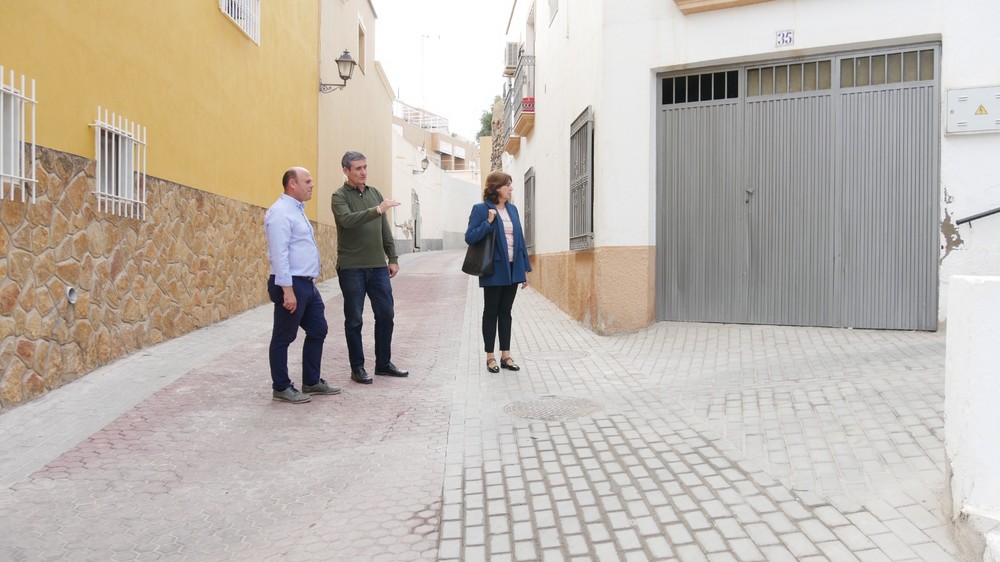Manuel Cortés destaca el “buen resultado” de las obras de embellecimiento y adecuación de la calle Estrella de Adra
