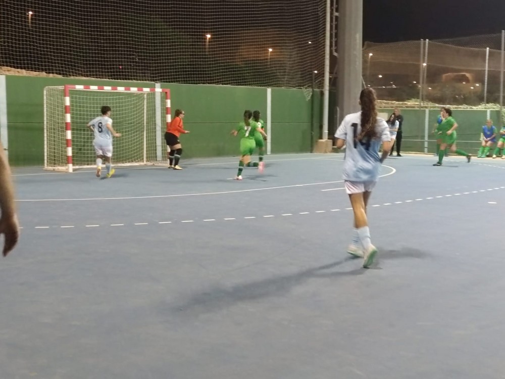El sénior femenino del Poli Ejido CF golea en su visita al Oriente