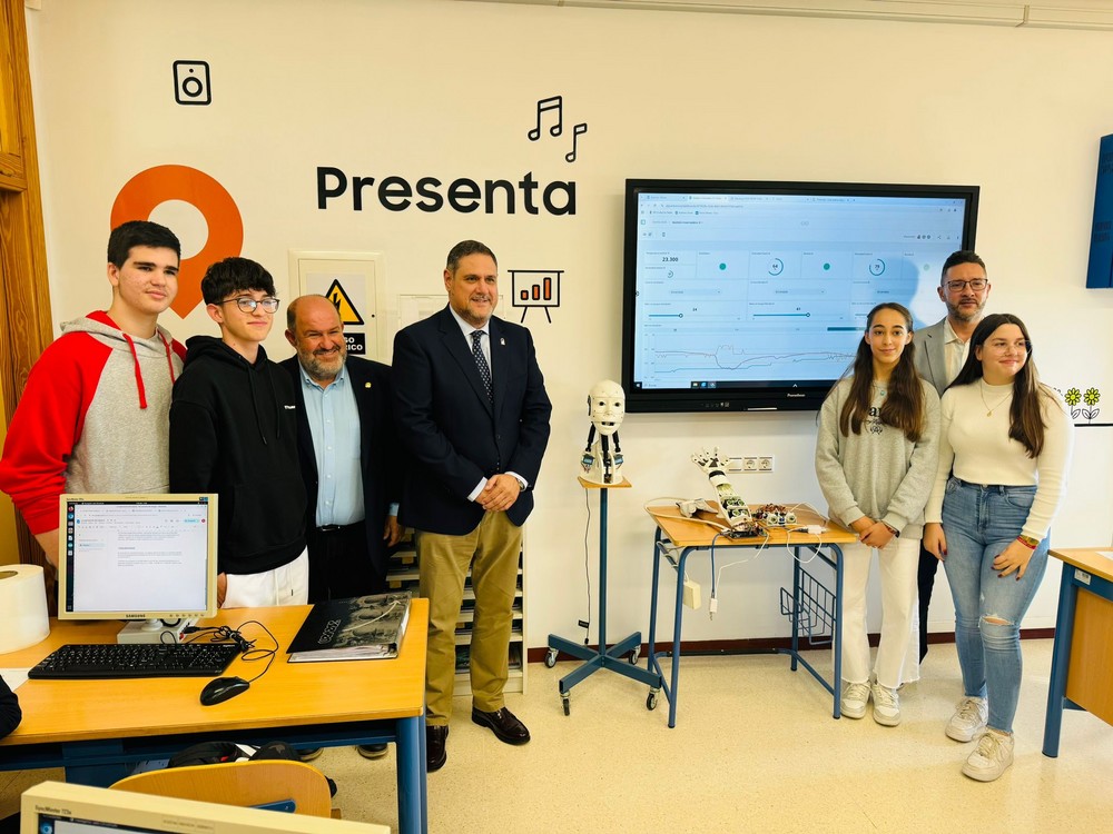 El alcalde de Dalías recibe al delegado de Desarrollo Educativo para realizar una visita por los centros de Dalías y conocer sus necesidades