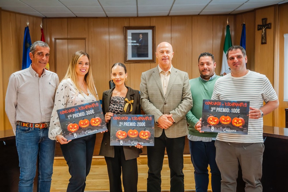 El Salón de Belleza Jennifer Soto gana el concurso de escaparates para Halloween de Roquetas
