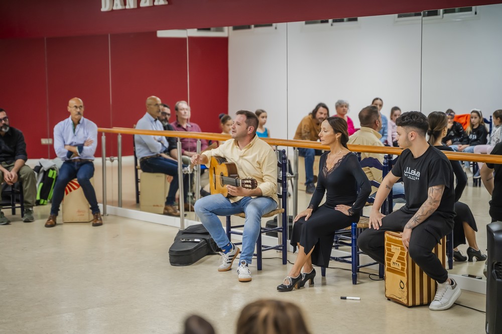 La Escuela de Música de Roquetas celebra el Día del Flamenco con dos jornadas de actividades para sus alumnos