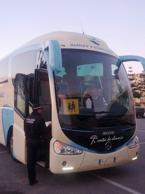 El Ayuntamiento de Vícar se adhiere a una nueva campaña de inspección y control de vehículos de transporte escolar de la DGT