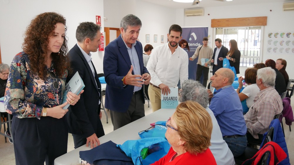 Ayuntamiento y Atende presentan ‘Jugando entre Recuerdos’ con alumnos del taller de memoria de La Curva