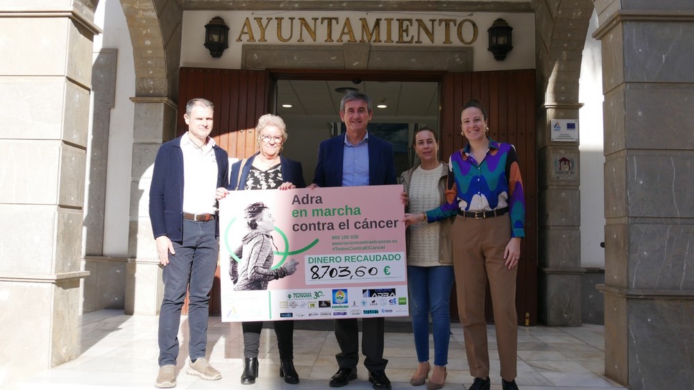 La carrera benéfica ‘Adra en marcha contra el cáncer’ recauda casi 9.000 euros para seguir investigando