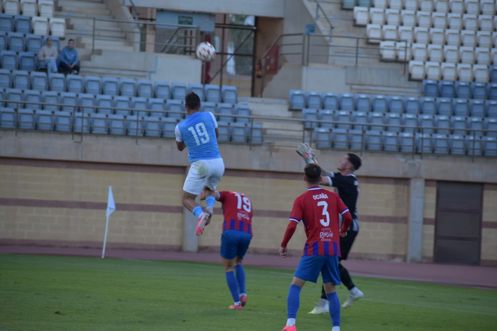 El Poli El Ejido logra un empate ante Torre del Mar pero no evita entrar en descenso