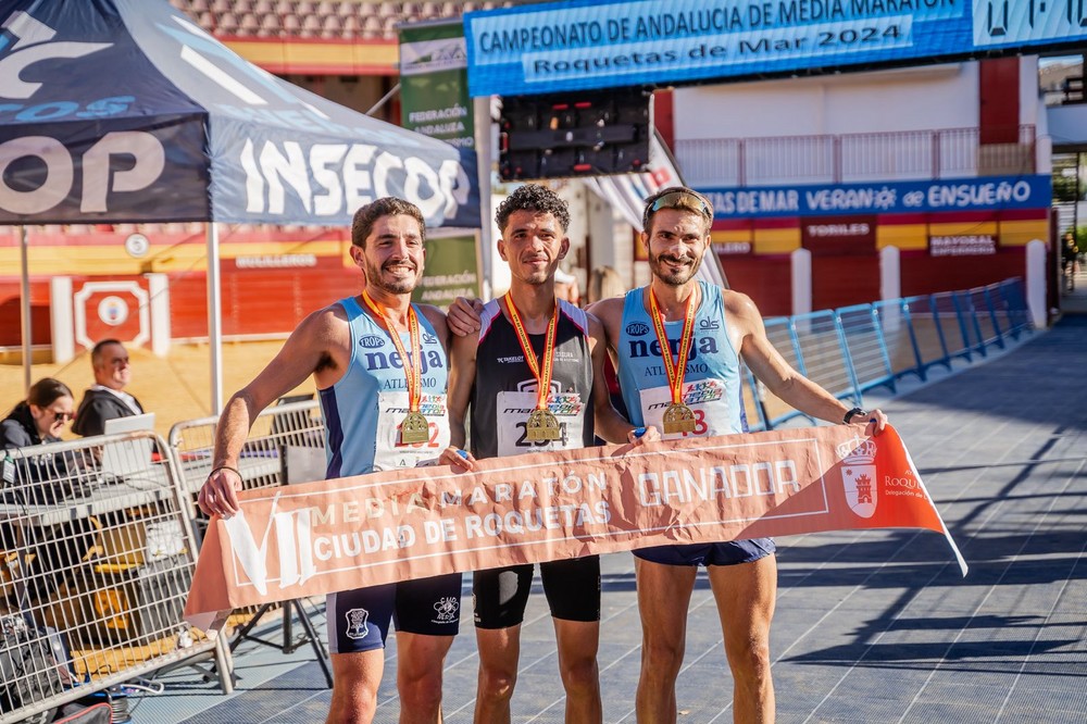 Cerca de 800 corredores participan la VII Media Maratón 'Ciudad de Roquetas' y el Campeonato de Andalucía
