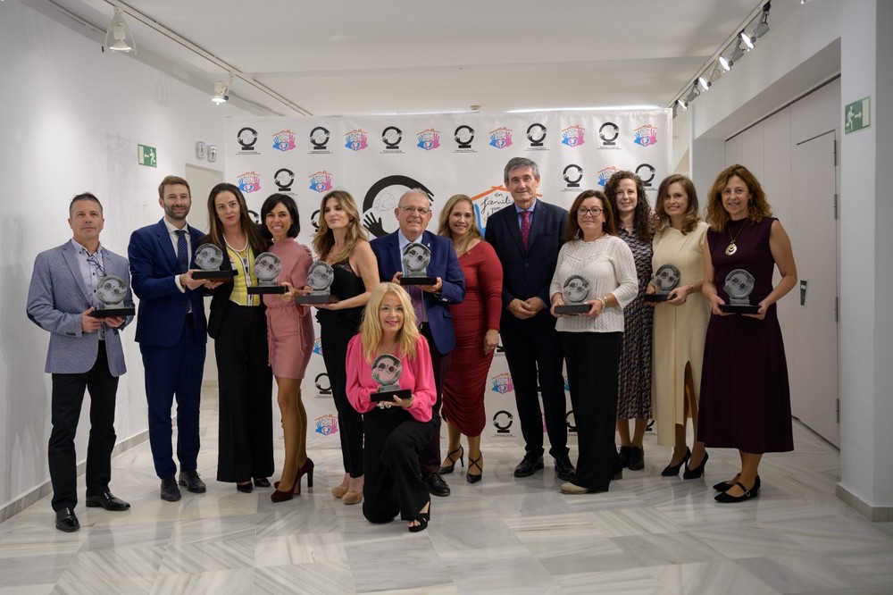 La Gala de los Premios en Familia 2024 en Adra pone en valor la infancia y el acogimiento familiar