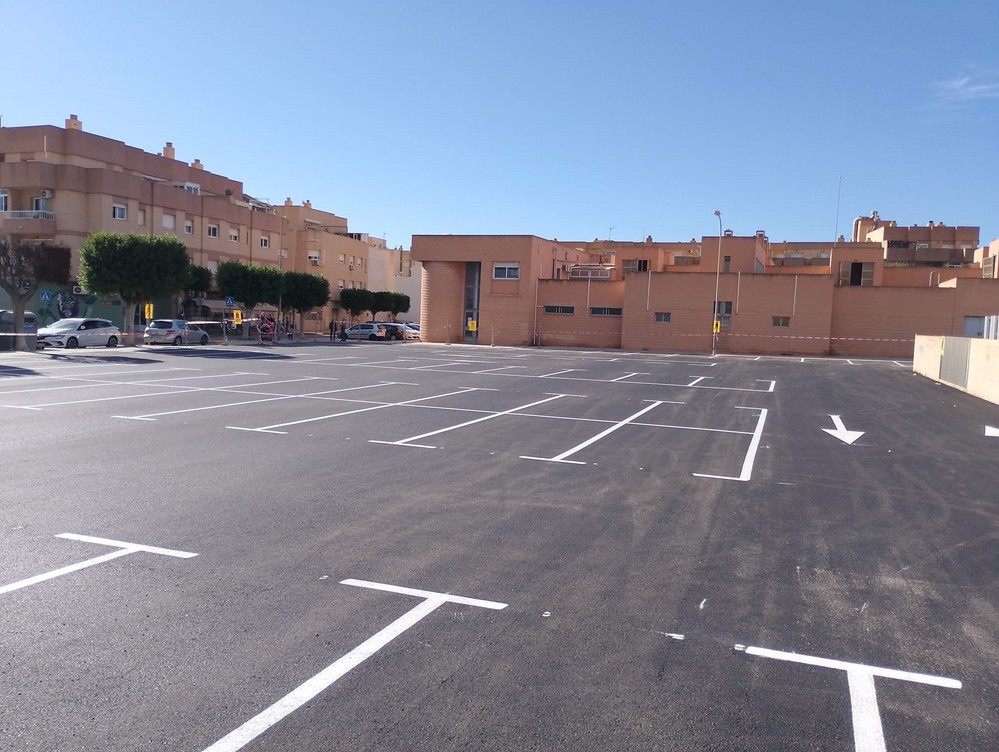 El nuevo aparcamiento de Ejido Norte cuenta con 74 plazas de estacionamiento gratuito junto al Centro de Salud