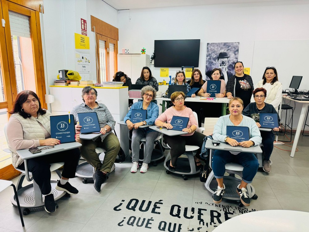 Arranca el Taller de Informática para mujeres en Punto Vuela Dalías