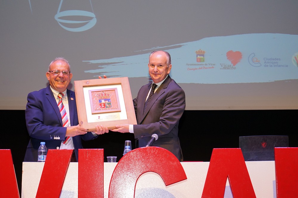 Antonio Bonilla recibe a Luis Columna, presidente de la Audiencia Provincial de Almería