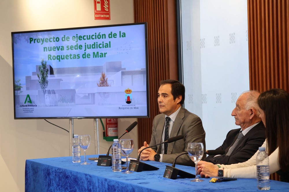 La Junta entrega al Ayuntamiento de Roquetas el proyecto para lanzar la construcción de la nueva sede judicial