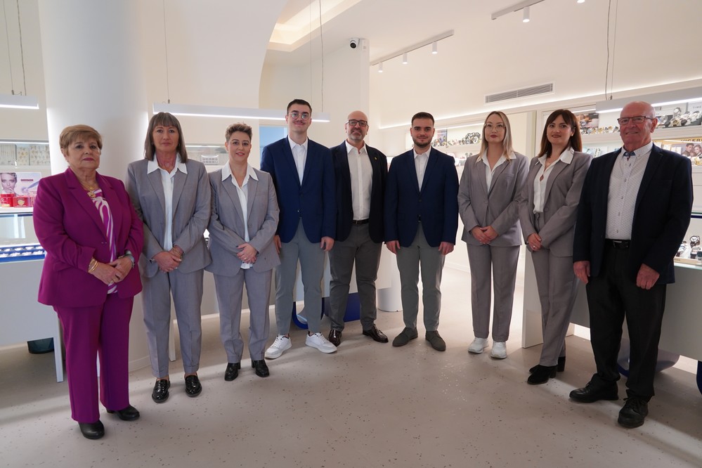 Joyería Ana inaugura su nueva tienda, la más grande de Almería