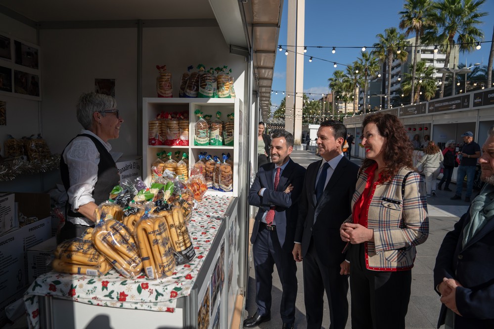  ‘Sabores Almería’ conquista el paladar de los visitantes de la Feria en la Plaza de las Velas