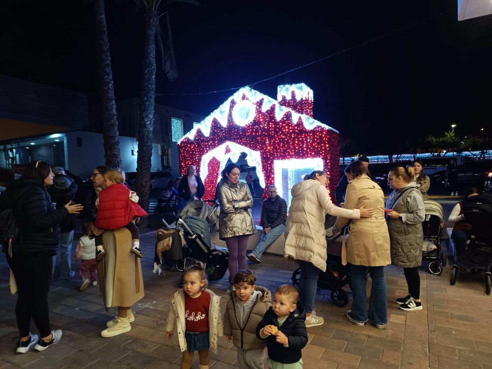 Los vicarios dan la bienvenida a la Navidad con el encendido oficial del alumbrado