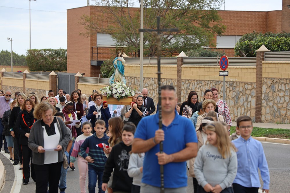 El barrio ejidense de Santo Domingo procesiona a la Inmaculada Concepción
