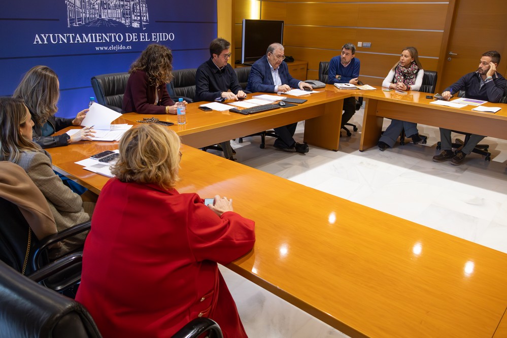Las obras de la calle Almería y la Oficina de Intervención de Armas estarán listas en las próximas semanas