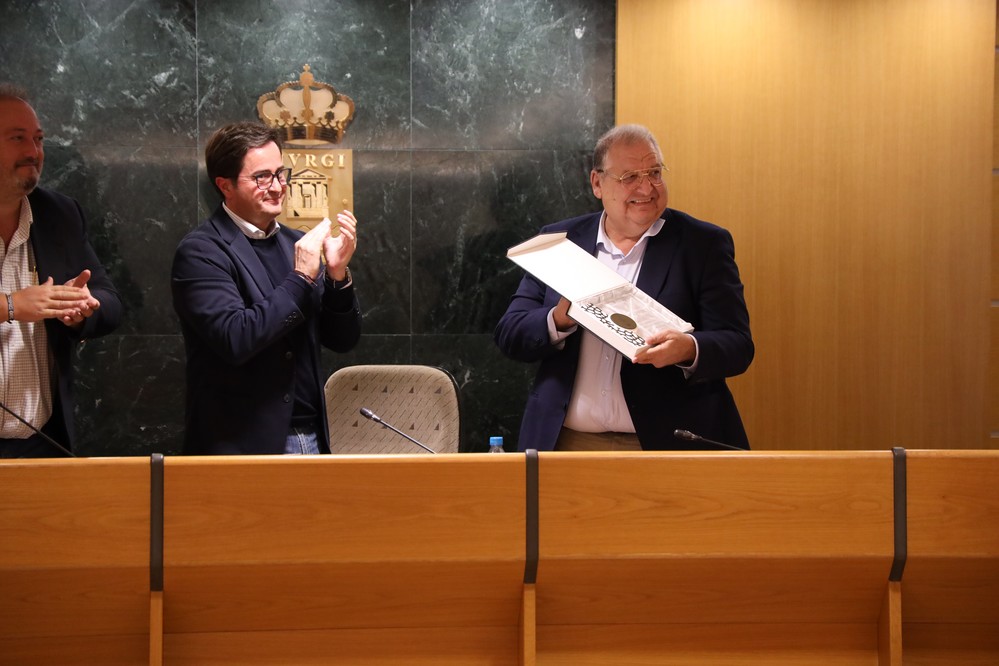 El secretario del Ayuntamiento de El Ejido, Juan Francisco Parra, se retira tras sus 43 años de servicio