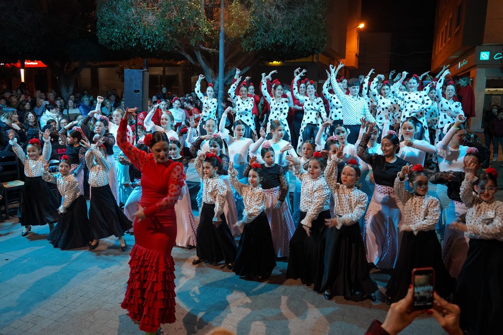 La Plaza Párroco José Jiménez suena a Navidad con una Zambombá Flamenca