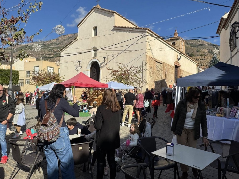 Éxito durante la celebración del VIII Mercadillo Navideño de Celín y la Zambomba de Dalías