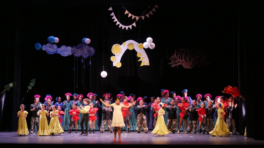 Los dos espectáculos de baile de Las Flores de Mi Patio abarrotan el Auditorio Ciudad de Adra