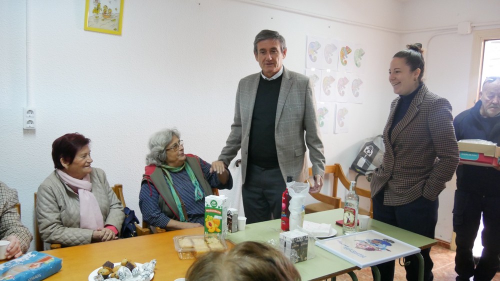 Manuel Cortés celebra la Navidad con los alumnos y alumnas de los talleres en La Alquería y Puente del Río