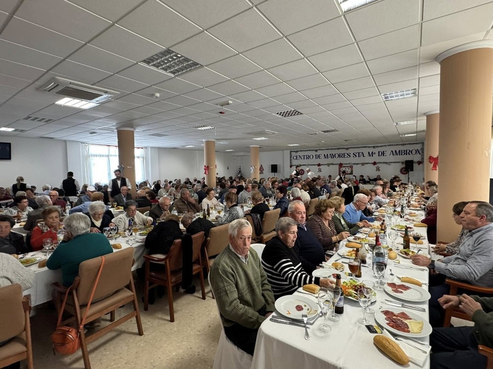 Los mayores de Dalías celebran su tradicional comida de Navidad