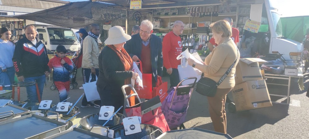 El Ayuntamiento habilita un punto de entrega de bolsas de tela sintética dentro de la campaña "No a las bolsas de plástico. Sí a un Vícar comprometido"