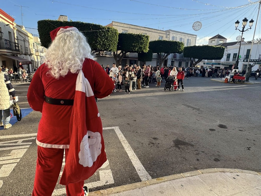 Papá Noel llega a Dalías en quad para recoger las cartas de todos los niños y escuchar sus deseos