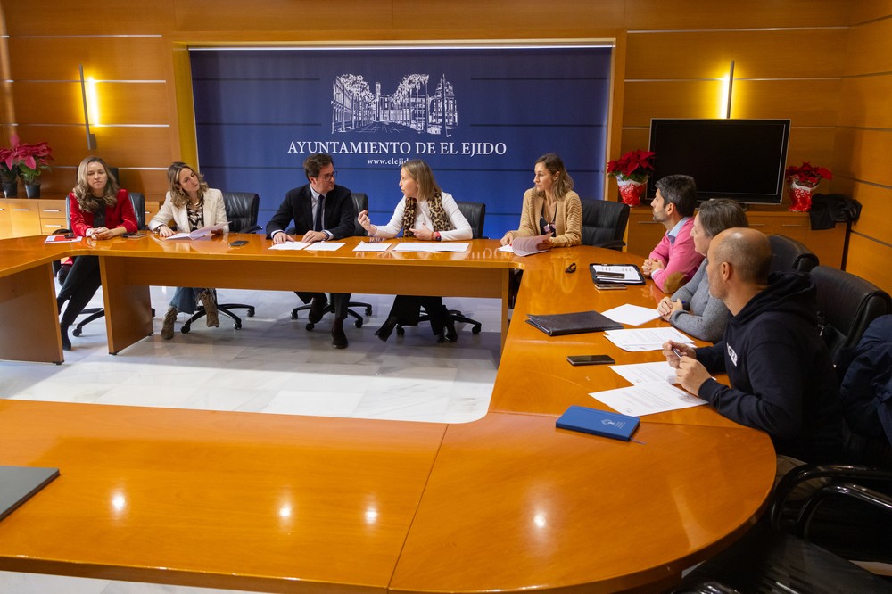 El IMD reparte 75.000 euros entre 18 clubes y tres deportistas federados de El Ejido para potenciar la práctica deportiva