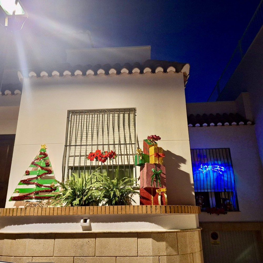 El Ayuntamiento de Dalías premia a las fachadas más navideñas del municipio