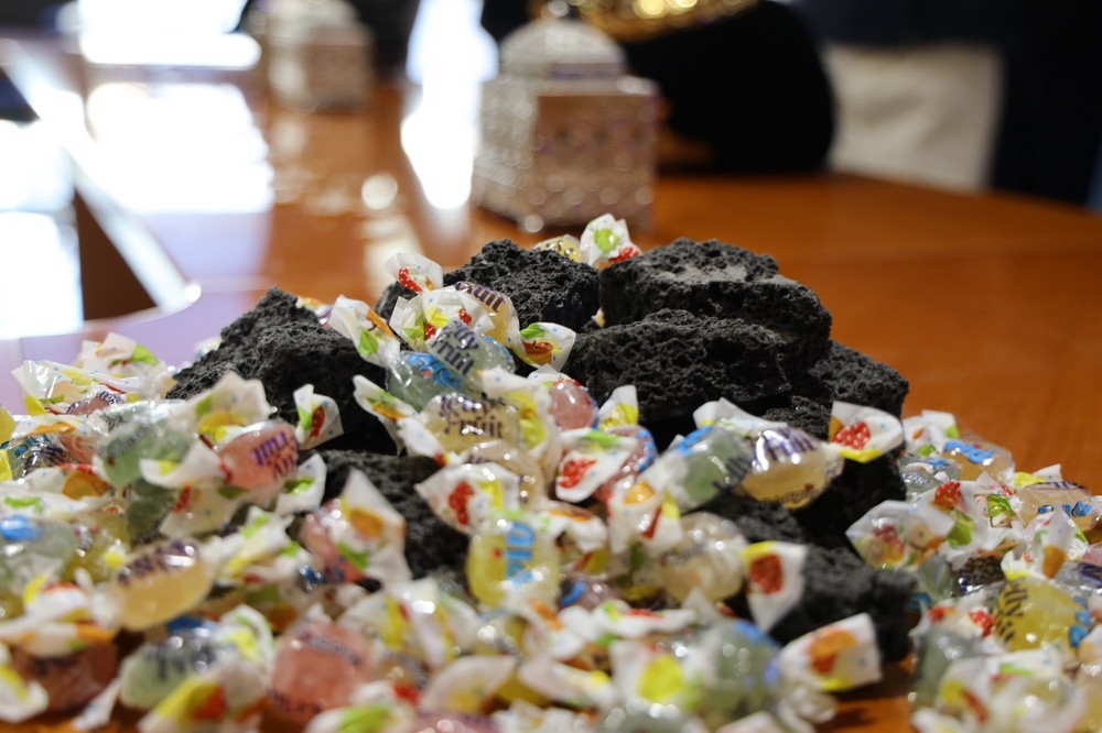 Los Reyes Magos de Oriente lanzarán en El Ejido caramelos blandos sin gluten y se repartirán 2.500 kilos de caramelos y 250 kilos de carbón dulce