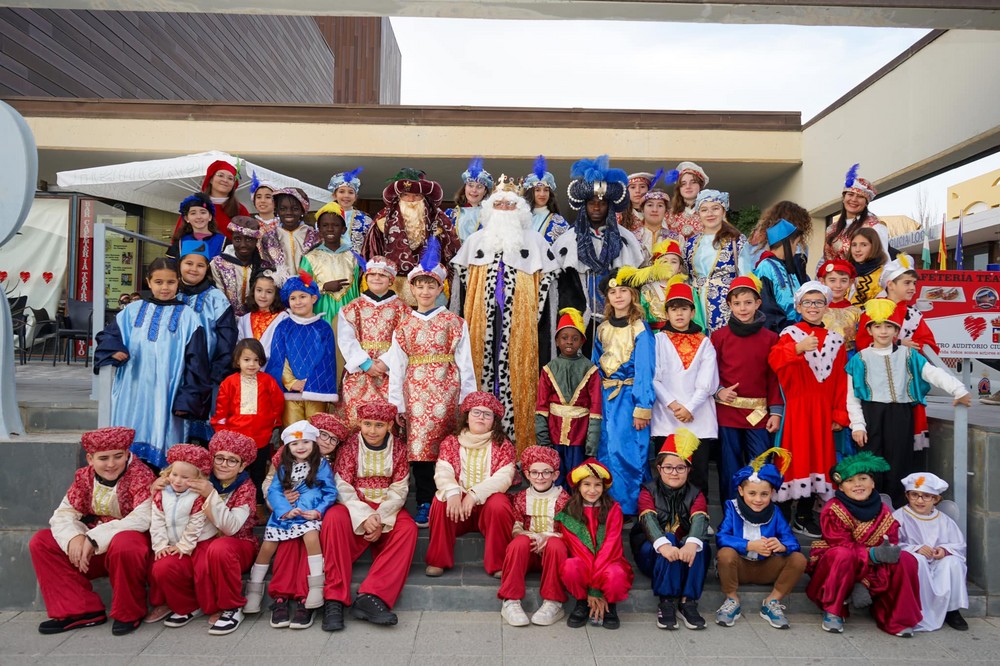 La Cabalgata de Reyes Magos lleva la ilusión a todos los rincones de Vícar