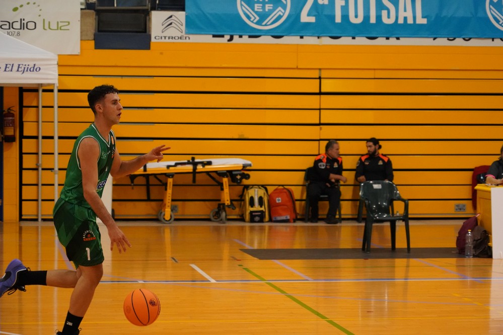 Fitosur Baloncesto Murgi es incapaz de frenar la avalancha de puntos de Unicaja (104-86)