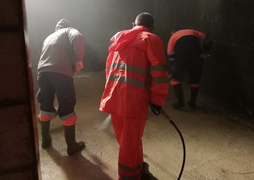 Finaliza el Plan de Limpieza de los depósitos de abastecimiento de agua de Celín y comienza el de Dalías