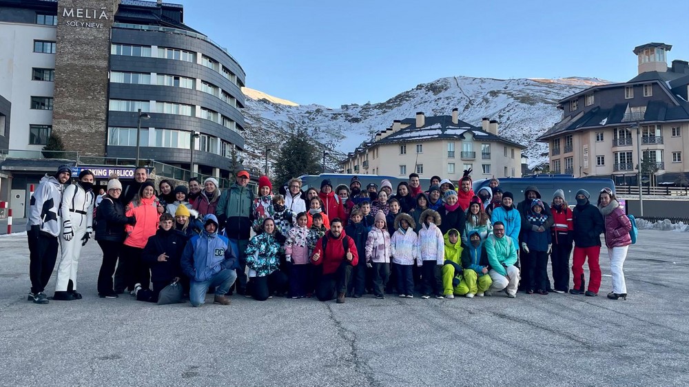 Más de 80 personas disfrutan del esperado viaje a Sierra Nevada enmarcado en el programa ‘Adra en la Senda’