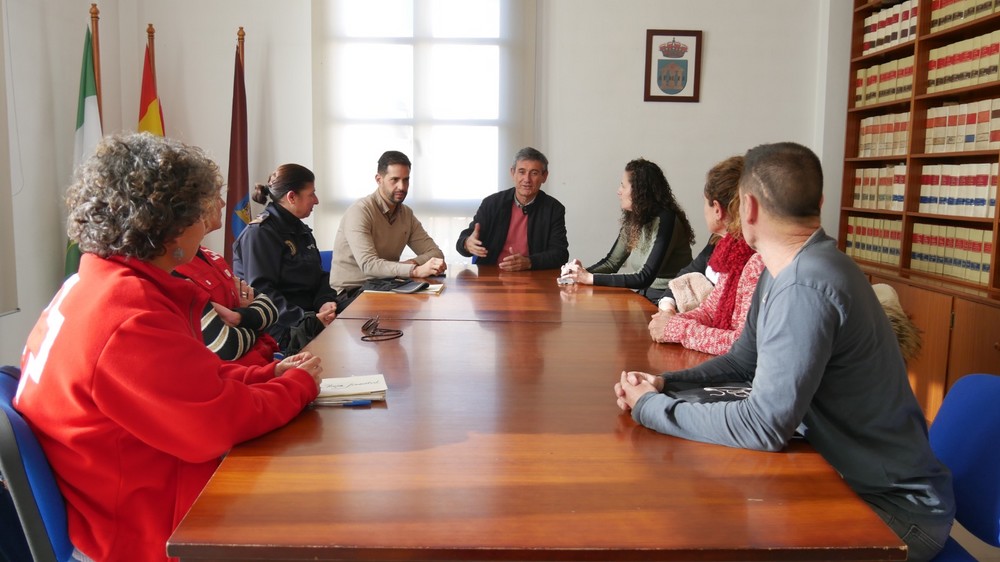 El Ayuntamiento de Adra presenta con los agentes implicados en su desarrollo su I Plan Municipal de Integración