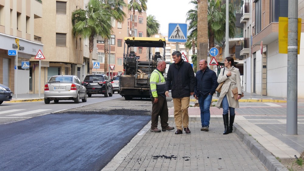 El Ayuntamiento de Adra renueva la pavimentación de Avenida del Mediterráneo y Calle Panamá