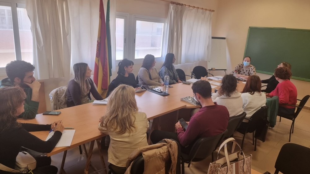 Ayuntamiento de Vícar y centros educativos perfilan el programa de actos de cara al Día Internacional de la Mujer