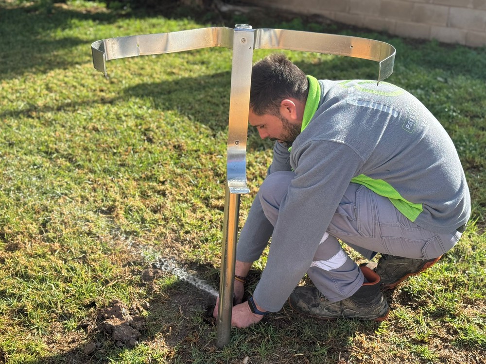 El Ayuntamiento de Dalías refuerza los trabajos de mantenimiento de los espacios verdes del municipio