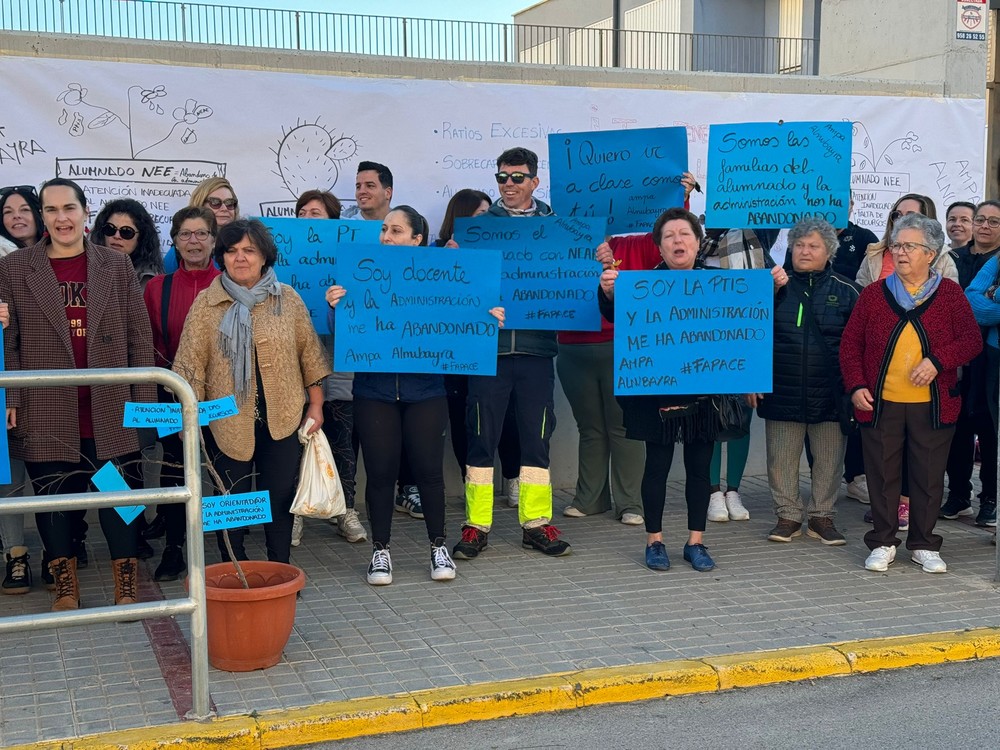 Los padres de Balerma protestan por la falta de atención para alumnos con necesidades especiales