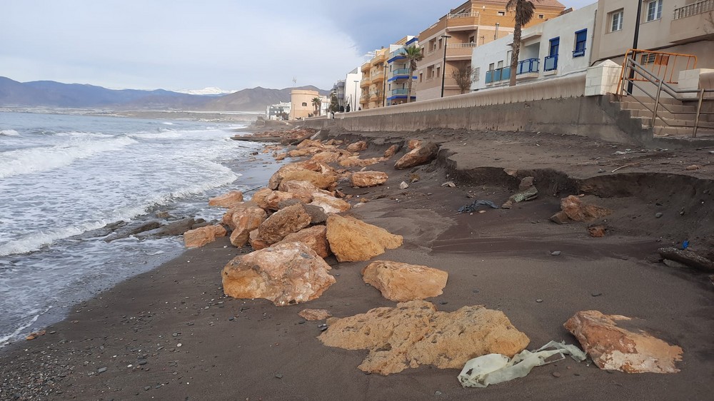 La playa de Balerma tendrá ocho espigones, un muro de contención en Las Cuevecillas y 300.000 m3 más de arena