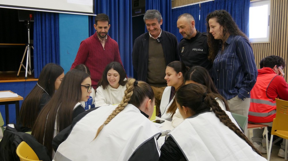 El programa ‘Agente Tutor’ conciencia en materia de seguridad a más de 300 alumnos y alumnas de Adra