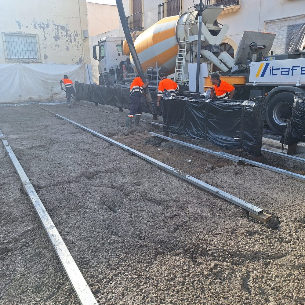 Avanzan las obras de mejora del parque infantil de Celín
