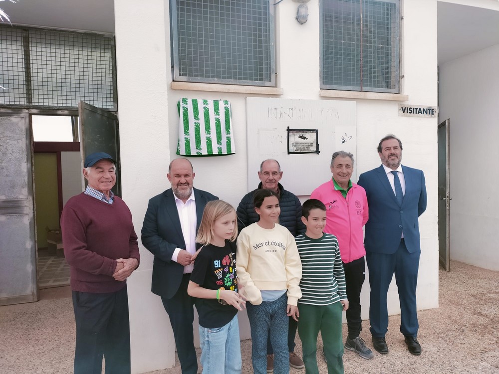 Dalías rinde homenaje a José Manuel Lirola “El Papi” en el Campo de Fútbol Municipal