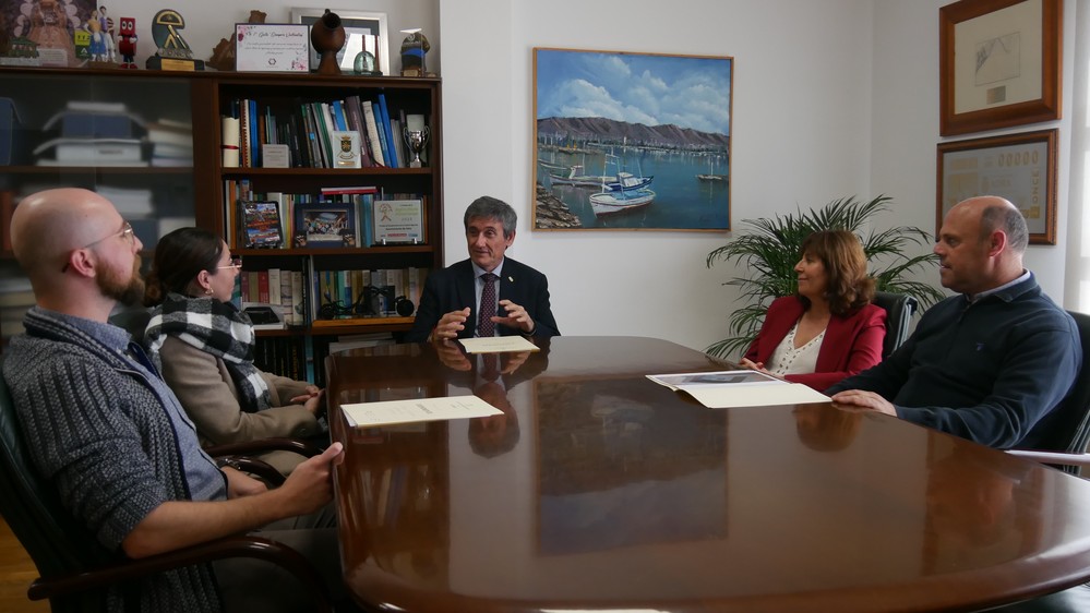 Manuel Cortés da la bienvenida a los jóvenes del programa Fondo Social Europeo Plus