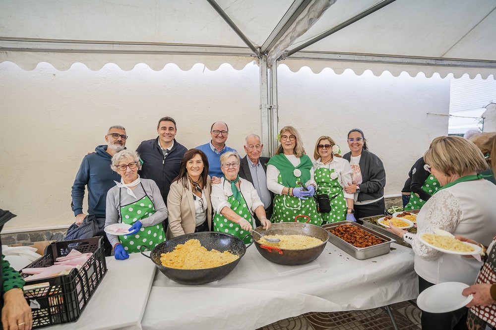 Roquetas de Mar celebró el Día de Andalucía con una gran participación vecinal disfrutando de las tradicionales migas