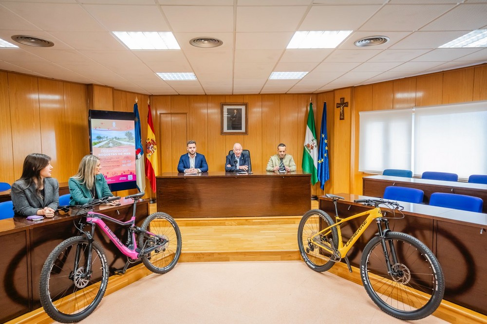 El Ayuntamiento organiza las rutas “Pedaleando por Roquetas de Mar”