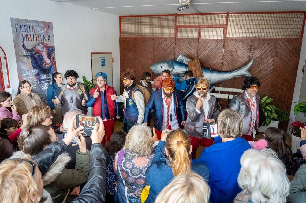 Roquetas de Mar despide al Carnaval  con la celebración del entierro de la Sardina y el desfile de las agrupaciones de baile